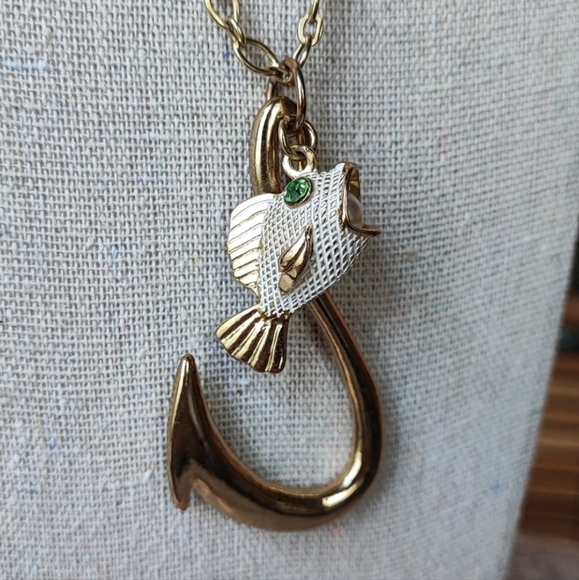 Gold Tone Seahorse Beachcore Jewelry Pierced Earrings Cruise Summer Vibes NEW - Picture 9 of 10